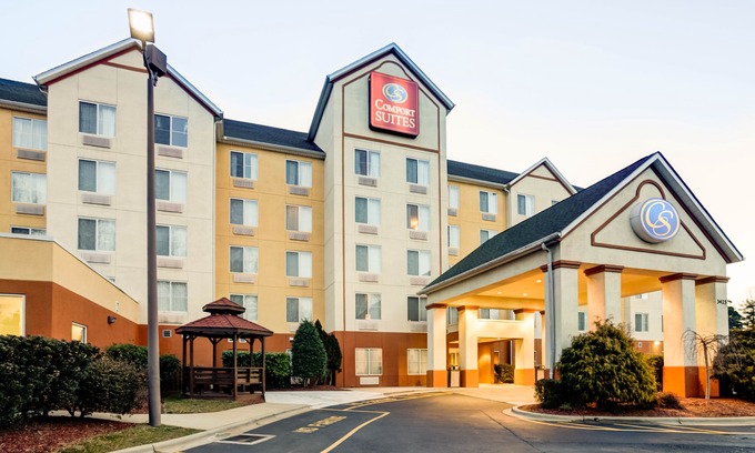 Paw Creek Hotel | Comfort Suites Airport Charlotte