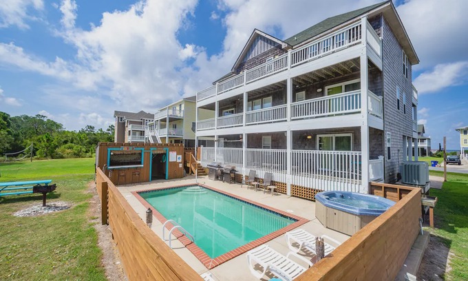 Wind Over Waves House | Comfortably Numb - Lovely 7 Bedroom Semi-Soundfront Home in Salvo