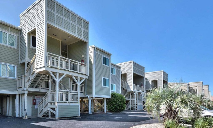 Caswell Beach Condo | Condo ∙ 3 bedrooms ∙ 8 guests