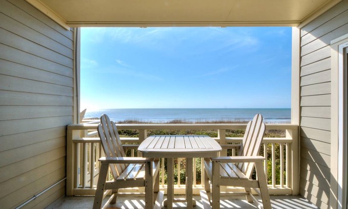 Caswell Beach Condo | Condo ∙ 3 bedrooms ∙ 6 guests