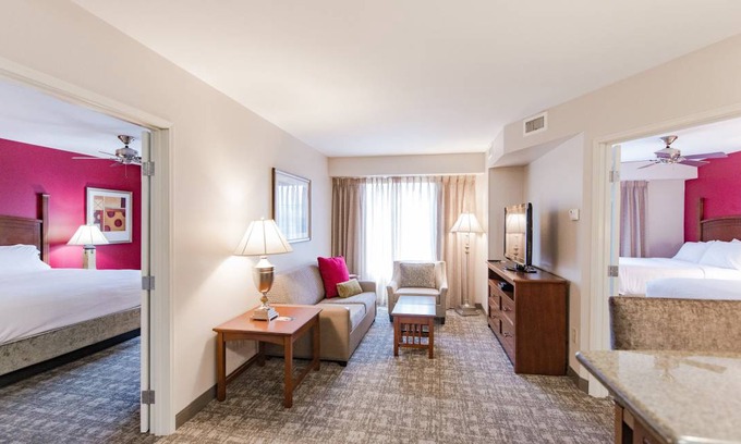 Wilmington Condo | Condo ∙ 2 bedrooms ∙ 6 guests