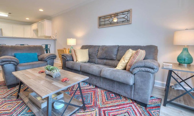 Long Beach Condo | Condo ∙ 2 bedrooms ∙ 8 guests