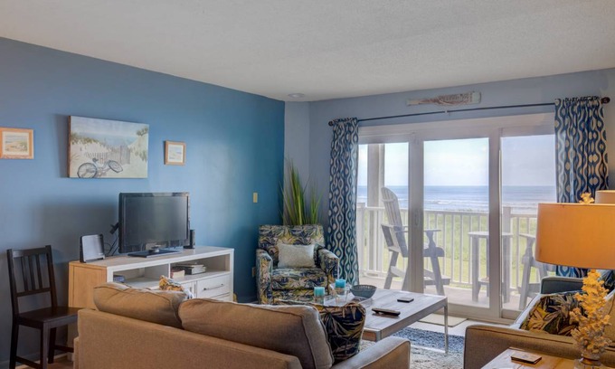 Sneads Ferry Condo | Condo ∙ 2 bedrooms ∙ 6 guests