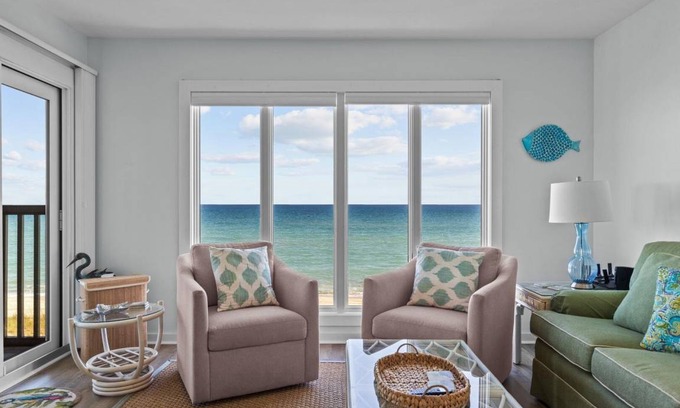 Pine Knoll Shores Condo | Condo ∙ 3 bedrooms ∙ 6 guests