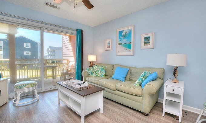 Caswell Beach Condo | Condo ∙ 3 bedrooms ∙ 6 guests