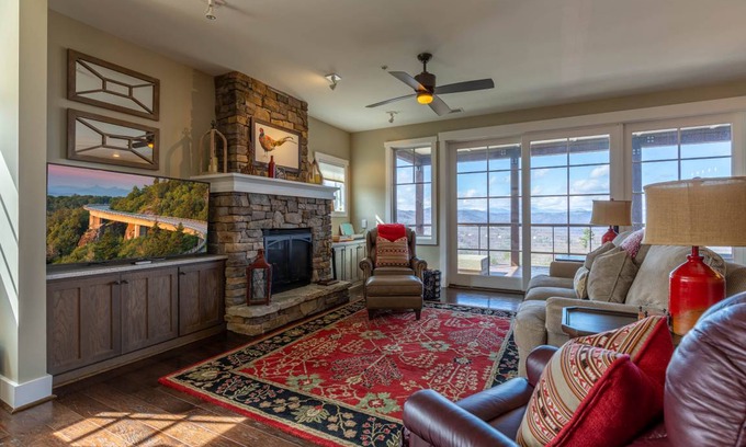 Lenoir Condo | Condo ∙ 3 bedrooms ∙ 8 guests