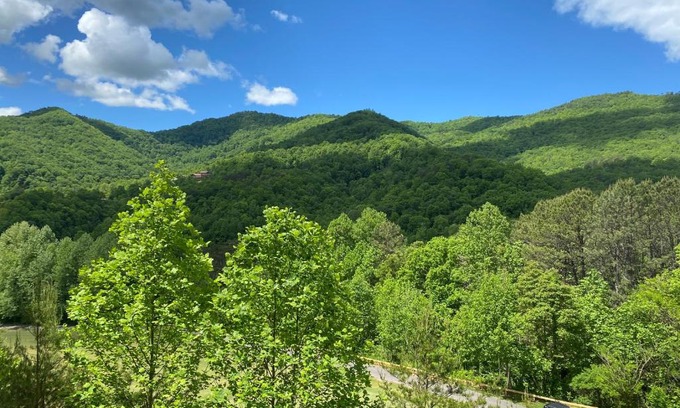 Whittier House | Condo with Stunning Mountain and 6th Green views near Harrahs Cherokee Bryson City