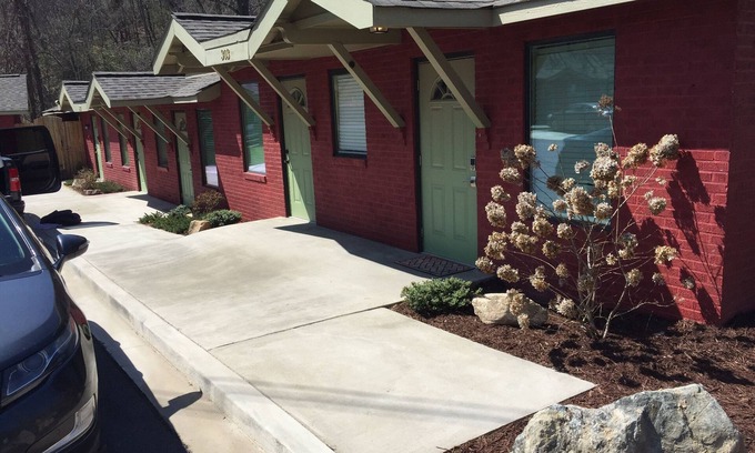 Woodfin Apartment | Convenient Location/Newly Renovated/Asheville NC/303