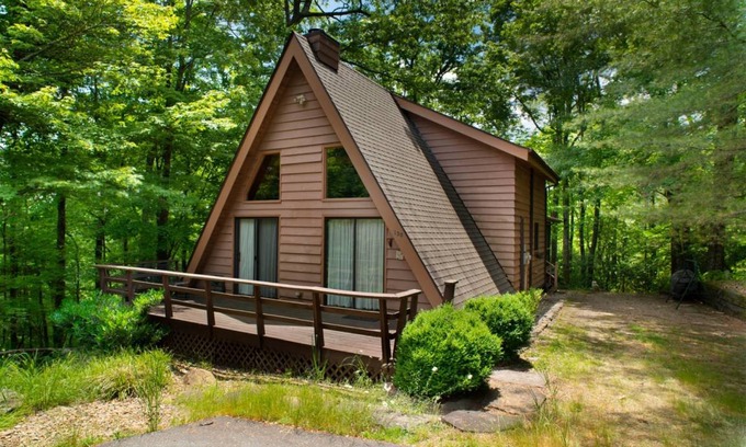 Brevard Cottage | Cottage ∙ 3 bedrooms ∙ 8 guests