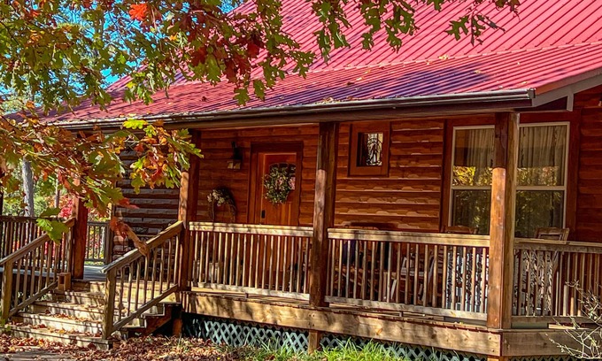 Franklin Cabin | Couples Paradise: Soothing Sunset & Starry Nights Await!