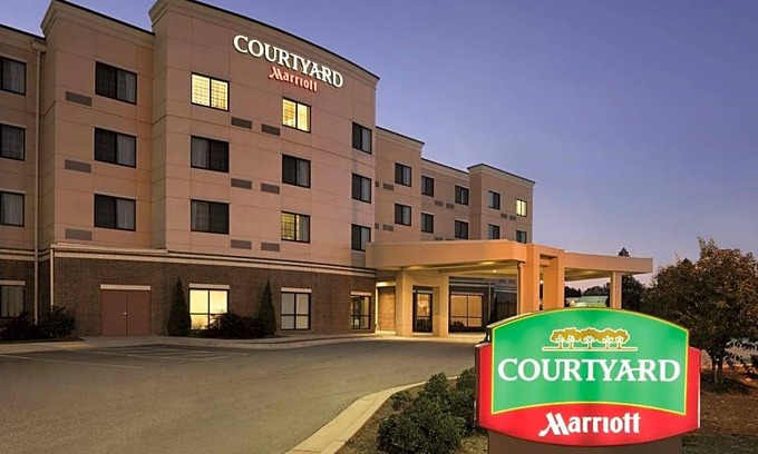 Salisbury Hotel | Courtyard by Marriott Salisbury