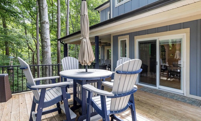 Mayhew House | Cozy 3BR Home - Peaceful Lake Cove Views