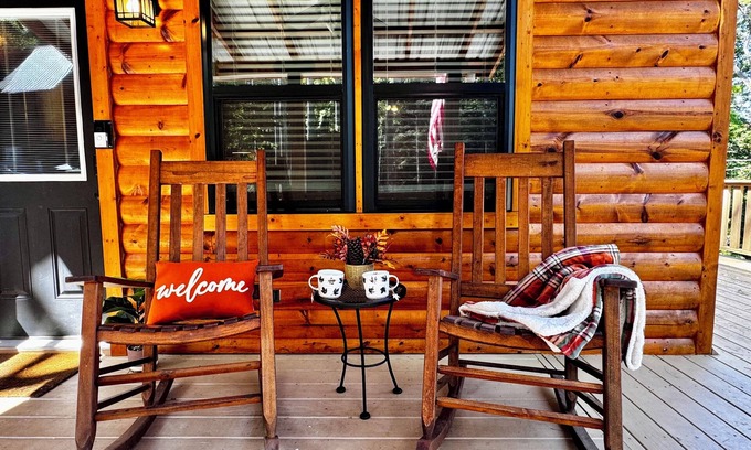 Murphy Cabin | Cozy Cabin Retreat: Your Peaceful Getaway Awaits