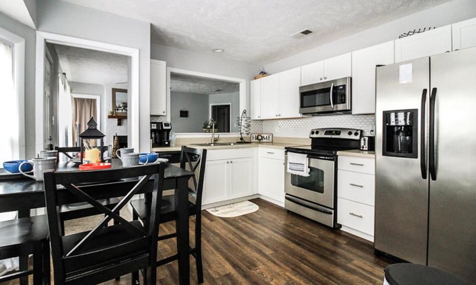 Westover House | Cozy cottage feel, 5 mins from Ft. Bragg