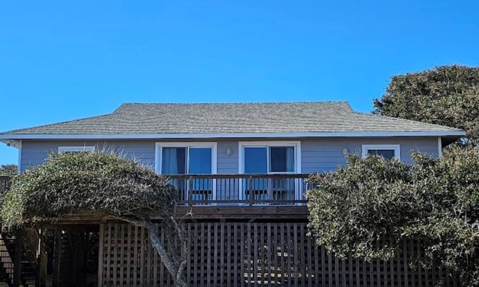 Kitty Hawk Cottage | Cozy Cottage in Kitty Hawk with Gorgeous Ocean Views!
