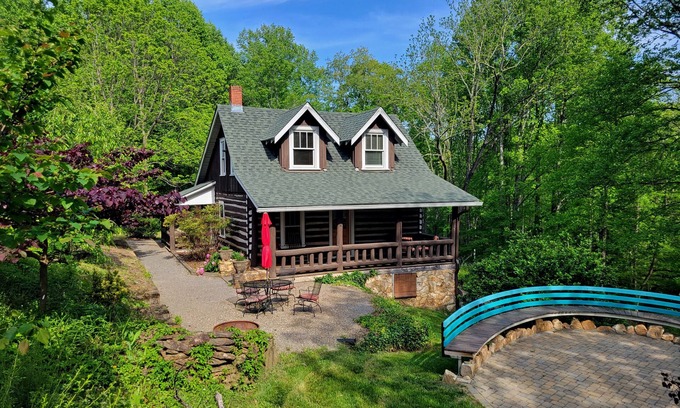 Arden Cabin | Cozy mountain retreat in the woods, close to Asheville activities