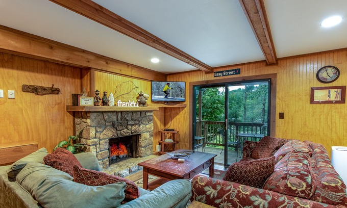Sugar Mountain Condo | Creekside Condo Walking Distance to Slopes!