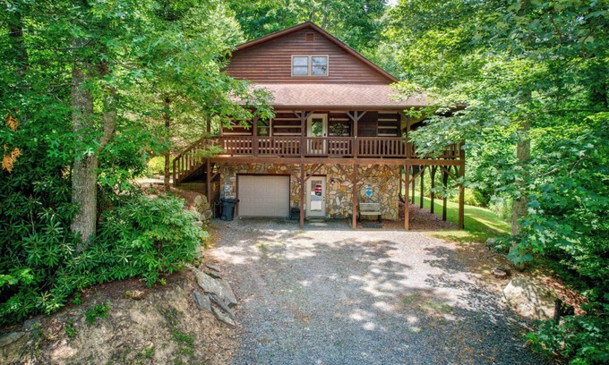 Boone Cabin | Crosswind - Hot Tub - Firepit - Mountain Views