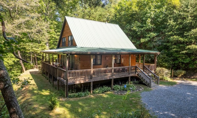 Bryson City Cabin | Customer Appreciation Year! See Discount information in Ad