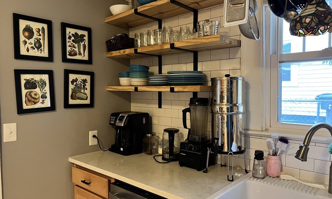 Villa Heights House | Cute Home Close To Light Rail, Breweries & More - Sleeps Six!