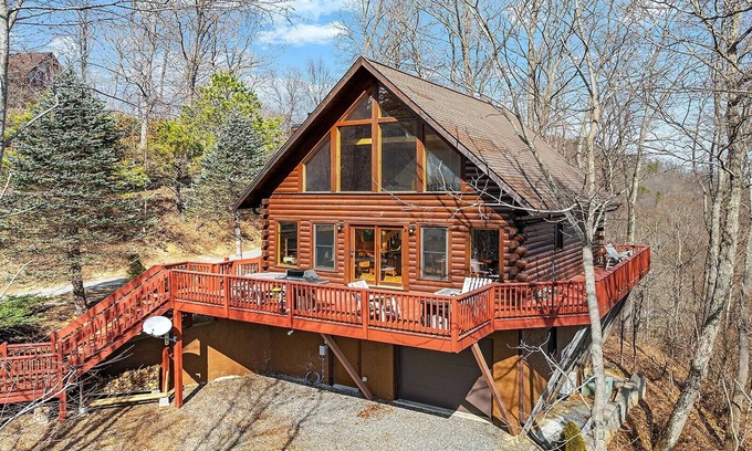 Waynesville Cabin | Deer Ridge - 3 BR, 3 BA, Hot Tub, Firepit