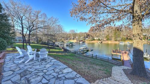 Westport House | Dock Days by AvantStay Swimming Platform Dock