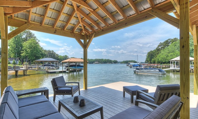 Huntersville House | Dock Holiday | New Dock | Sleeps 11 | 5 beds 3.5 baths