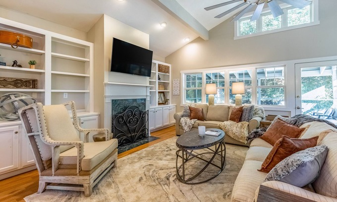 Highlands House | Dog-friendly cottage with a game room, washer/dryer, central AC, & gas fireplace