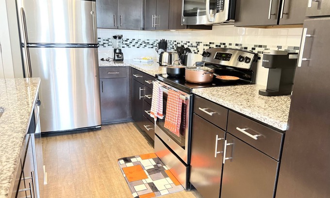 Downtown Apartment | Downtown Bull City View/Poolside Luxury Suite