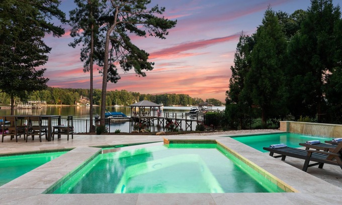 Mayhew House | Dream Big Retreat | 400ft of Beach Front | New Pool | Sleeps 18