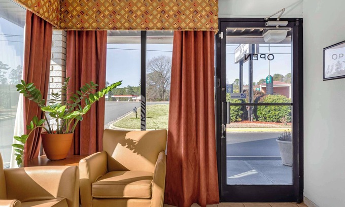 Creedmoor Hotel | Econo Lodge