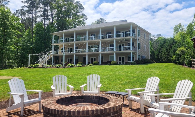 Timber Creek House | ๐
Endless Summer-Sleeps 36-Movie Theater/Hot Tub/Game Room/New Boathouse ๐