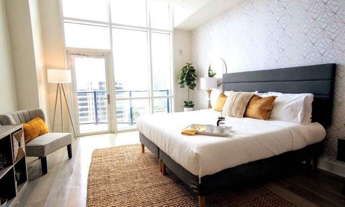 Charlotte Center City Apartment | Epic Penthouse · Roof Top Gym & Pool · City Views & Balcony