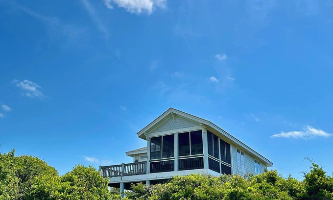 Bald Head Island House | Fab Ocean Views! Walk to beach! Sun & screened porches facing ocean. Both Clubs.