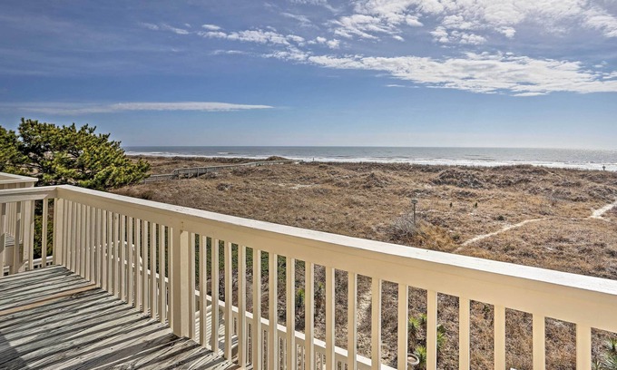 Sunset Beach House | Family-Friendly Vacation Home: Steps to Beach!