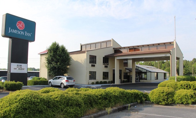 Monroe Hotel | Faremont Inn & Suites Monroe