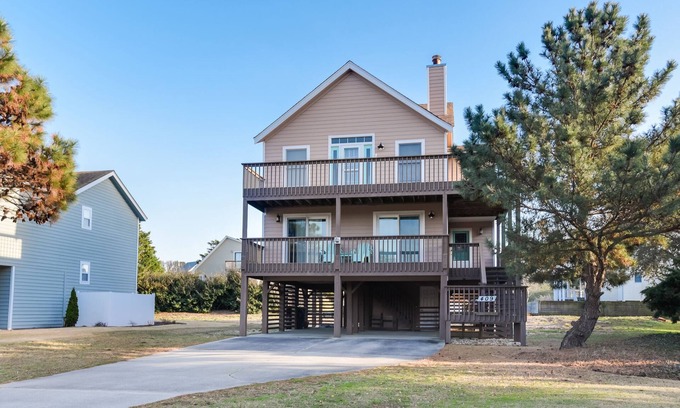 Nags Head House | Finn Tales: Pet friendly, Short Stays Anytime, Village Beach Club Access