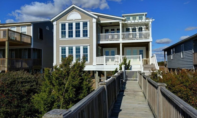 Holden Beach House | Fish N' Ships - Breathtaking Views - Gas Log Fireplace!