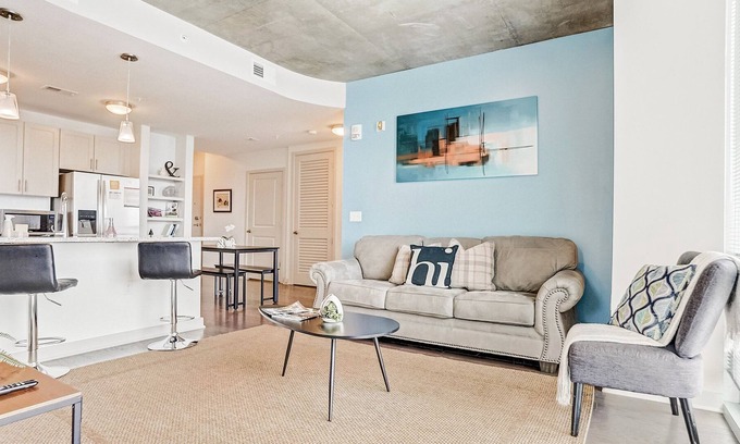 Charlotte Center City Apartment | Frontdesk | 2BR Family APT in Uptown