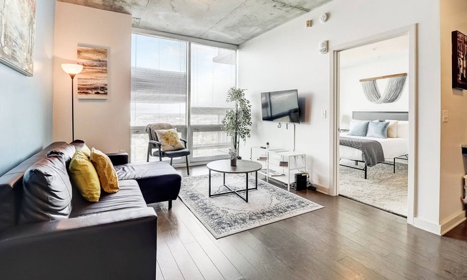 Charlotte Center City Apartment | Frontdesk | Breathtaking Uptown 1BR Apt w/ Parking