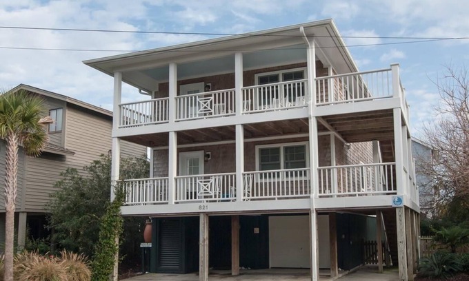 South End House | Gorgeous Home 1 Block from Ocean and Banks Channel