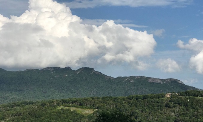 Sugar Mountain Condo | Grandfather mountain sunrise