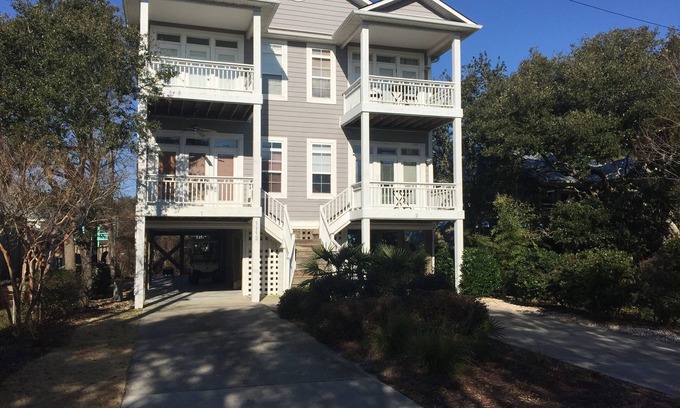 Wilmington Beach House | Great Family Vacation Rental With All The Amenities Available!