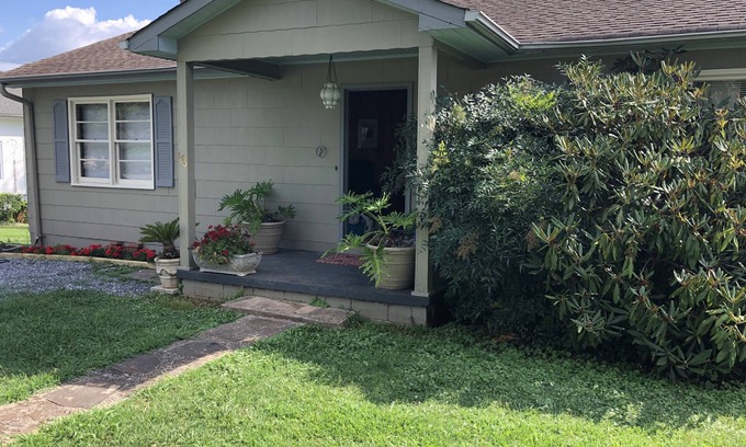 Lynn House | Great home downtown Columbus, Monthly rental, walk to restaurants and shops