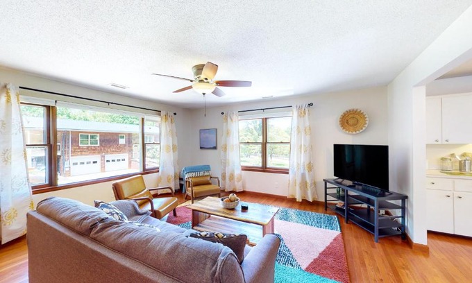Leicester Apartment | Guest House at Firefly Ridge