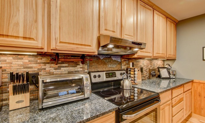 Vilas House | Happy Trails Lodge - Big views of Grandfather Mtn, sauna, hot tub, great location!