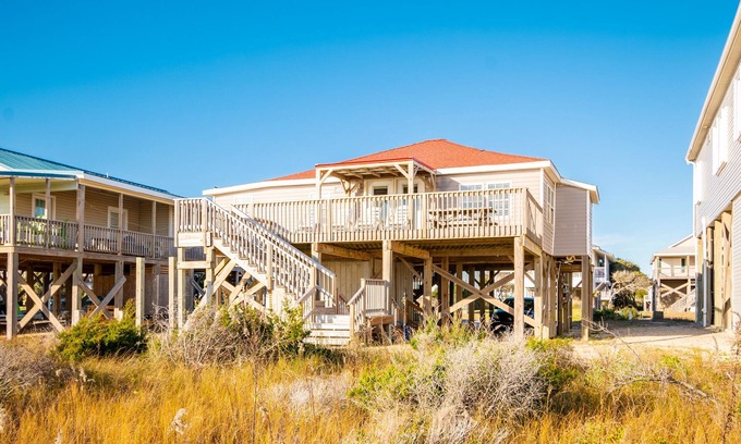 Long Beach House | Heather Leigh: Dog-friendly, Central, Oceanfront Home