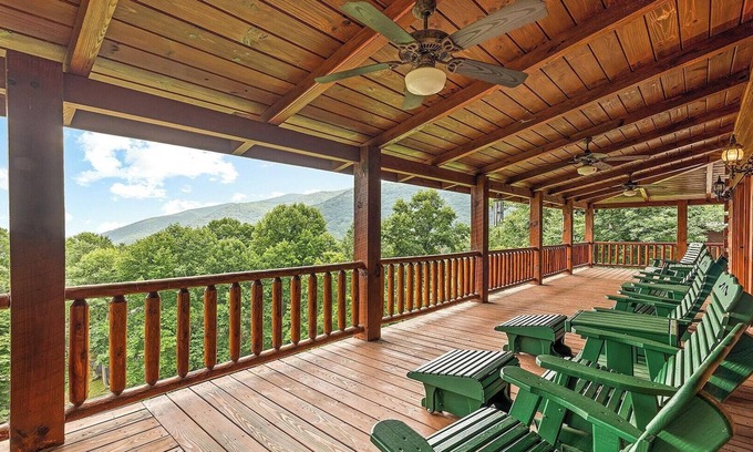 Maggie Valley House | High Hopes-3 bedroom, 3.5 Bath, Sleeps 9, Strong Internet