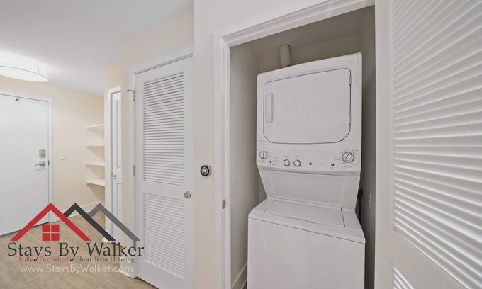 Charlotte Center City Condo | High Rise Lux Condo + King Bed + 22nd Floor Great Views!