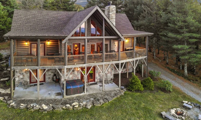 Banner Elk House | Highland Mist Pet Friendly, Beautiful Views, Hot Tub, Game Tables, Winery Close by!